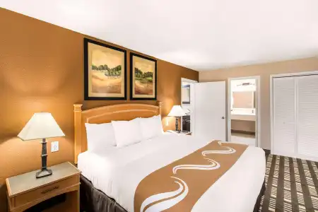 Quality Inn & Suites Plano East - Richardson - 27