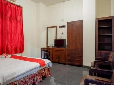 RedDoorz at Golden Inn Tugu Yogyakarta - 34