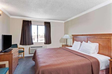 Travelodge By Wyndham Pasadena Central - 1