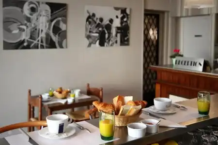 Hôtel Le Rochegude - 7