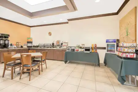 Hawthorn Suites by Wyndham Lubbock - 21