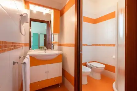 ApartSheila - 12