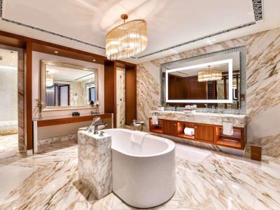 Royal Saray Resort - 9