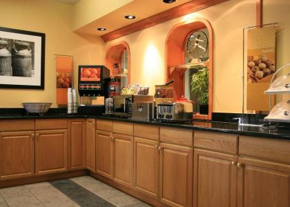 Hampton Inn Milwaukee-Northwest - 20