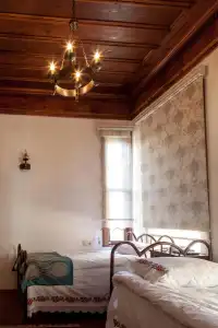 Lal Bursa - 16