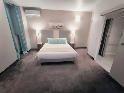 Hôtel du Midi - 53