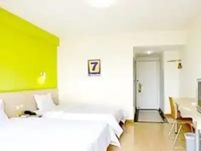 7Days Inn Shenzhen Fuhua Road - 8