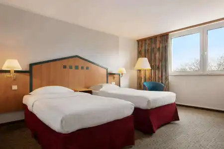 Ramada By Wyndham Bottrop - 20