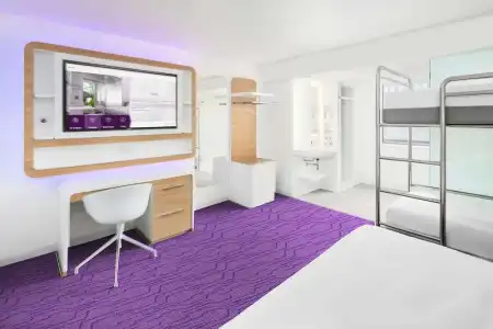 YOTEL Edinburgh - 54