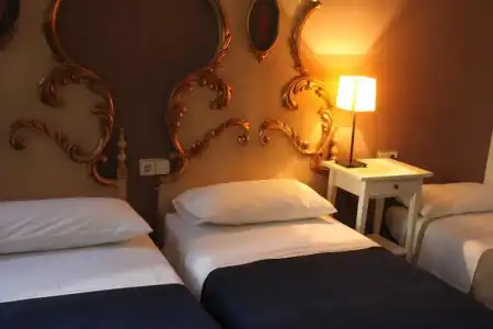 Hostal LK - 43