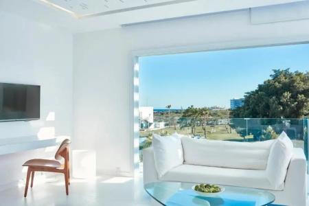 So White Club Resort - 44