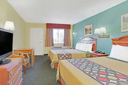 Super 8 by Wyndham Tucson Downtown Convention Center - 4