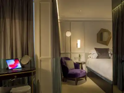 The Guardsman and Residences - 23