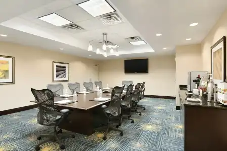 Hilton Garden Inn Fargo - 40