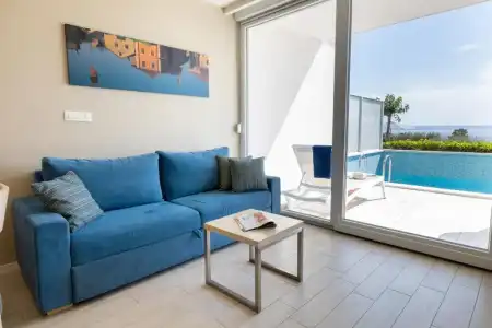 Romana Beach Apartments - 36