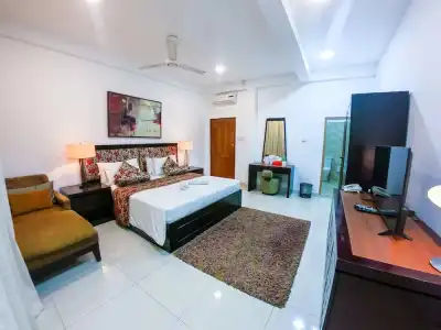 Romance Hills - 223