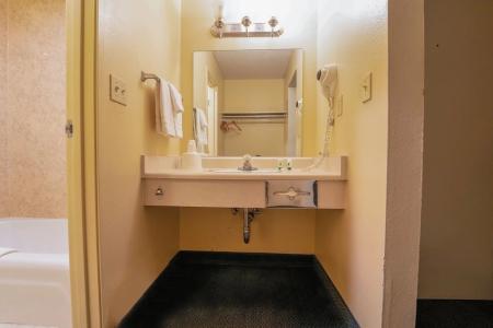 Royal Plaza Inn - 117