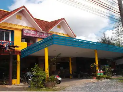 OYO 75304 Riverside Guesthouse - 17