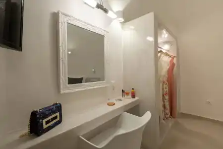 Santoterra Antigua Suites - 9