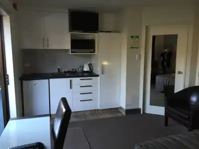 Commodore Motels - 15