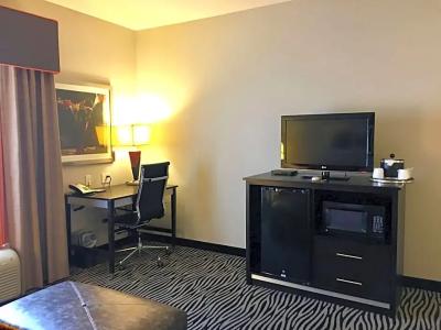 Hampton Inn & Suites Tulsa/Central - 55