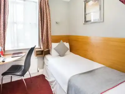 London Guest House by OYO - Acton - 86