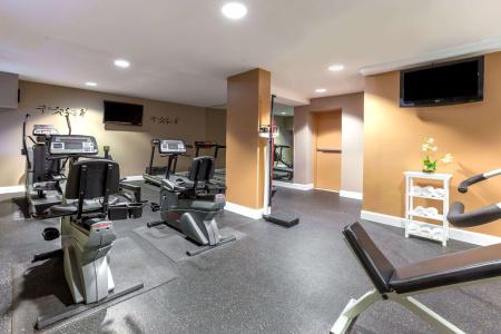 Ramada by Wyndham Jersey City - 11