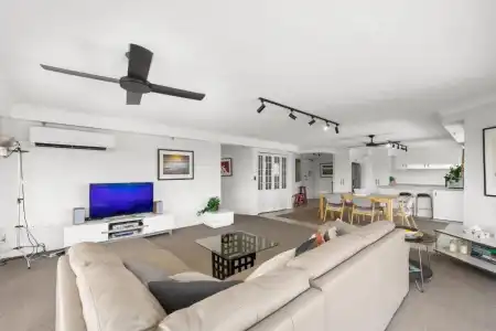 Gemini Court Holiday Apartments - 580