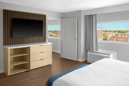 DoubleTree by Hilton South Bend - 77