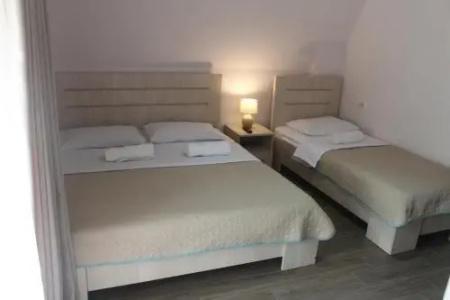 Deluxe Guest House - 3