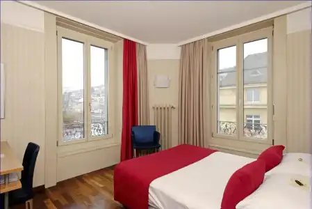Hôtel Alpes & Lac - 1
