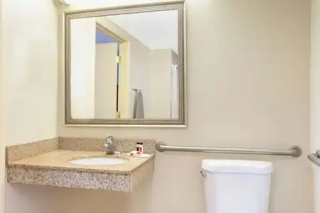 Red Roof Inn Baltimore - 8