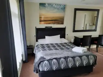 Flying Spur Motel - 20
