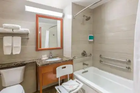 Ramada by Wyndham Flushing Queens - 25