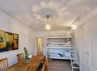 Lollis Homestay - Hostel - 90