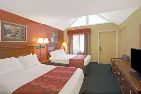Super 8 Downtown Gatlinburg Convention Center - 4