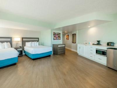 Commander & Suites - 106