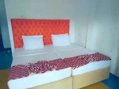 OYO 348 Ocean Bay Surf Resort - 1