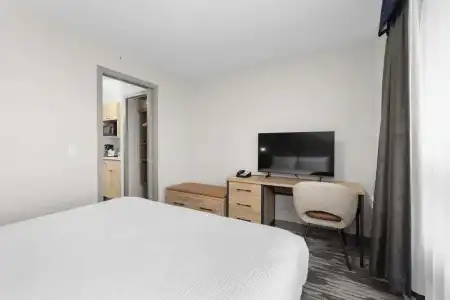 Sandman Signature Calgary Airport - 79