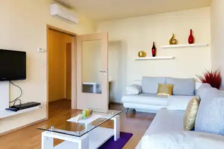 Trendy Deluxe Apartments - 48