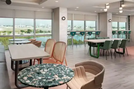 Home2 Suites by Hilton Miami Airport South Blue Lagoon - 25