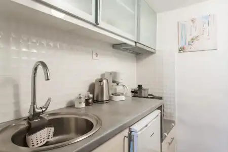 Nicholas Point Apartments and Rooms - 1