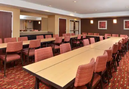 Courtyard Marriott Laredo - 16