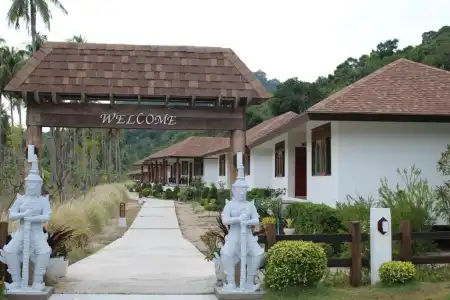 Koh Ngai Paradise Beach Resort - 37