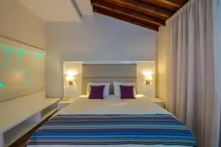 MyroAndrou Beach Apartments - 11