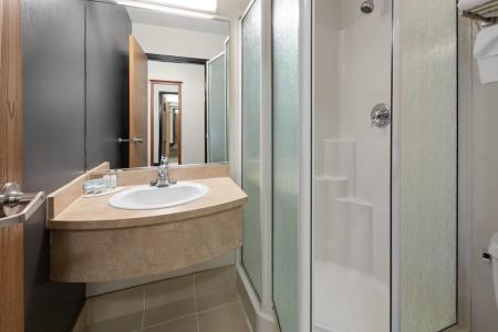 Super 8 by Wyndham Trois-Rivieres - 67