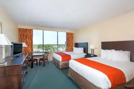 Ramada by Wyndham Kissimmee Gateway - 49