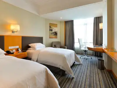 Ramada Plaza by Wyndham Shanghai Pudong Airport - 4