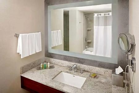 DoubleTree by Hilton South Bend - 83