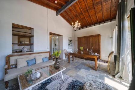 Oinou Strata - Adults Only - 90